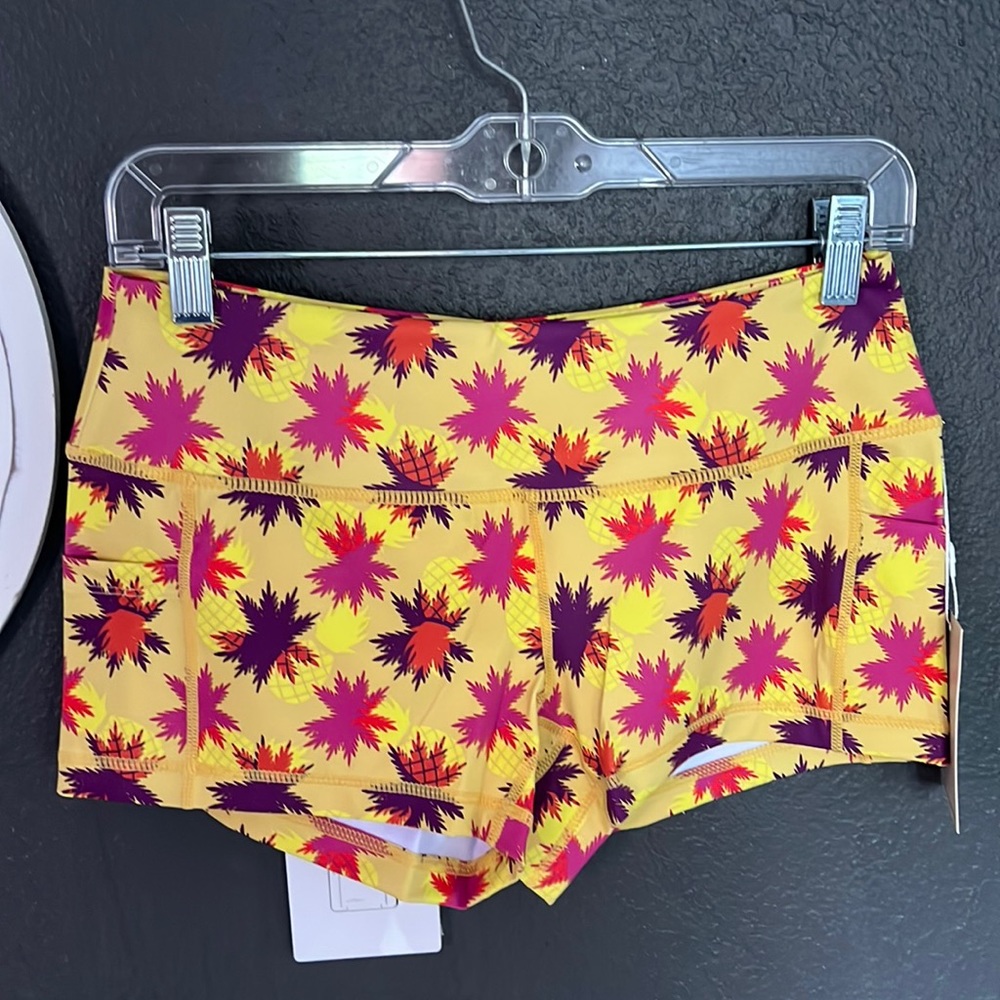FmFm are they pineapples medium booty shorts NEW